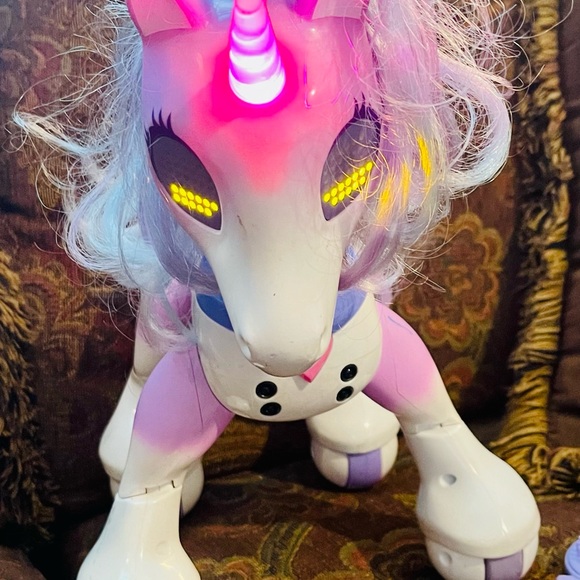Zoomer Enchanted Interactive Unicorn - Picture 3 of 5